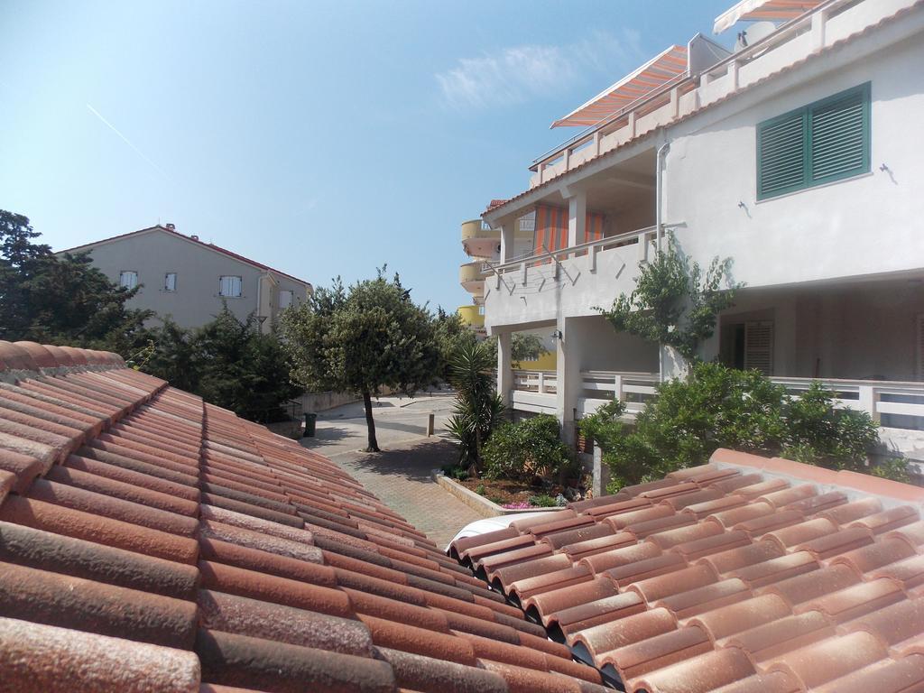 Apartmani Emilio Novalja Bagian luar foto