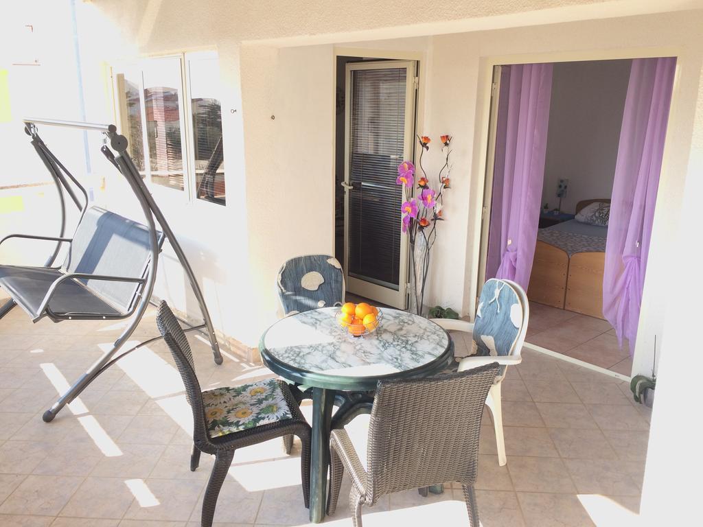 Apartmani Emilio Novalja Bagian luar foto
