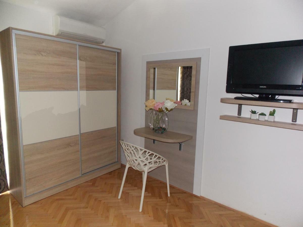 Apartmani Emilio Novalja Ruang foto