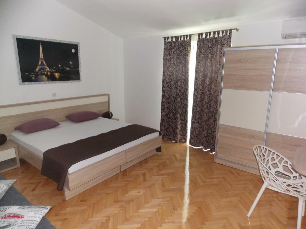 Apartmani Emilio Novalja Ruang foto