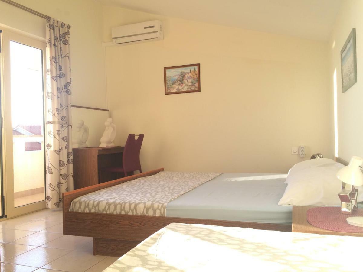 Apartmani Emilio Novalja Bagian luar foto