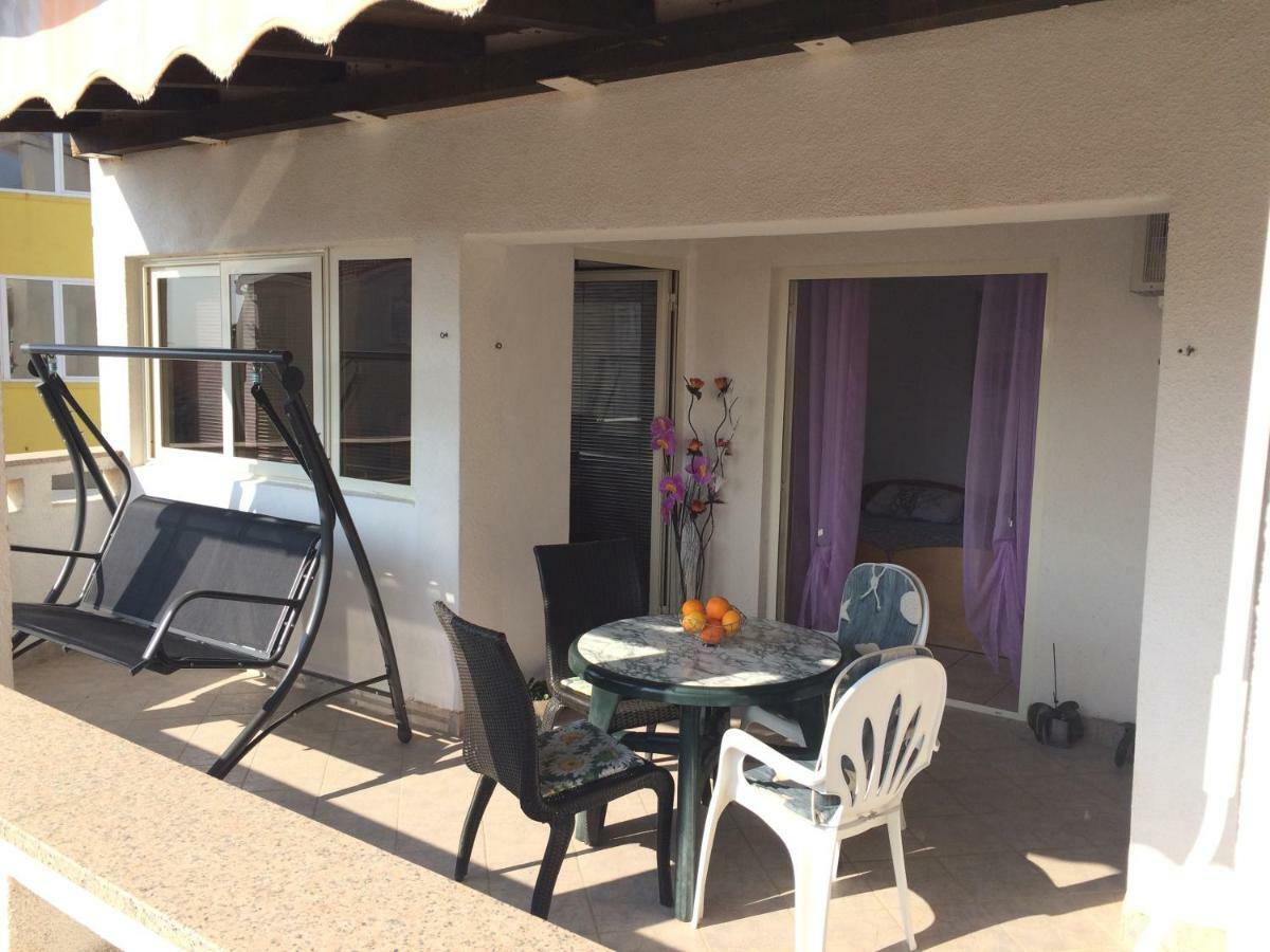 Apartmani Emilio Novalja Ruang foto