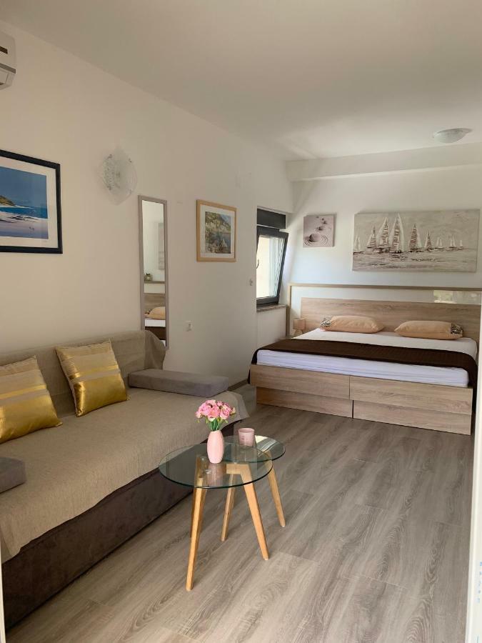 Apartmani Emilio Novalja Bagian luar foto